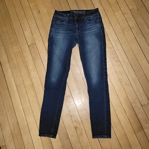 American Eagle EUC Dark Wash 99% COTTON Low-Rise Skinny Jean Jeggings - SIZE 2 - Picture 1 of 8